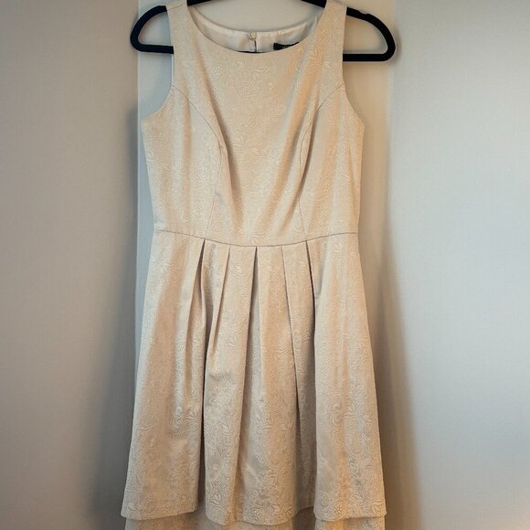 Cream Sleeveless Fit and Flare jacquard pattern - Picture 2 of 8